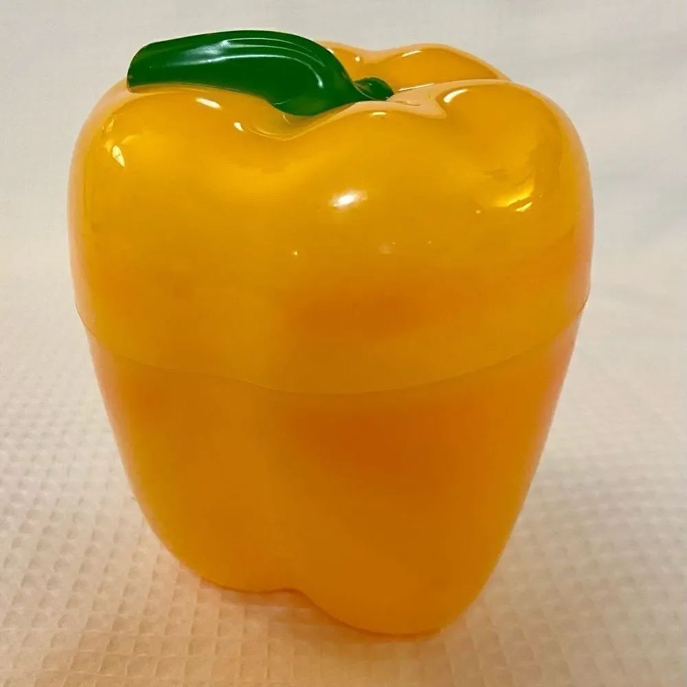 New Yellow Bell Pepper Storage Saver Keeper Vegetable  Kitchen Tool Gadget.